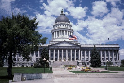 UT Salt Lake State Capitol w Copper Dome.jpg