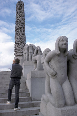 NOR 03 Oslo Vigeland Sculpture Park y1987 Chris.jpg