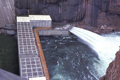 AZ Glen Canyon NRA 04 Dam.jpg