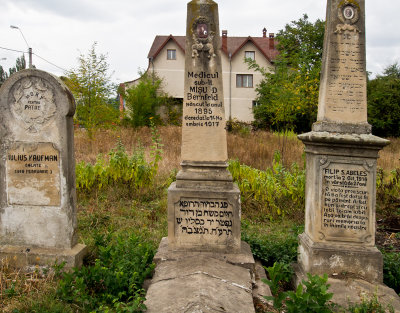 PA080375_tombspiatra