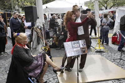 Tango dancers at San Telmo market