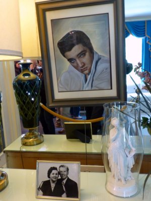 Elvis & His Parents Displayed at Graceland