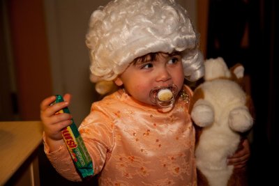 Amelia wore the wig for 7 seconds.