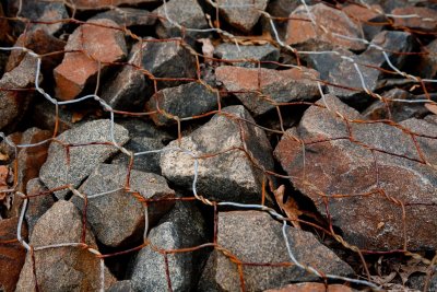 Captive rocks