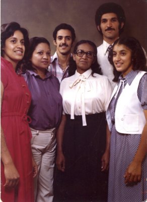 Archivo: de Izq. a Der. Rosa Ma., Luz, Angel (aito), Rosa, Tito y Fabiola