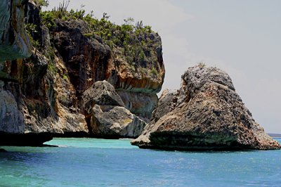 Rocas camino a la Baha De Las Aguilas 2