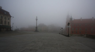 The Castle Square in Warsaw disappearing in morning  fog