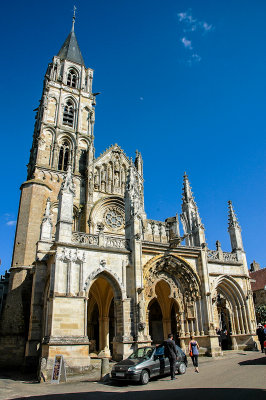 Notre-Dame, Saint Pere