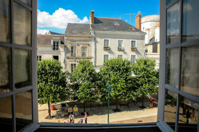 Place Michel Debr, Amboise