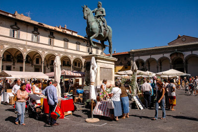 Morning Market in Piazza della Santissima Annunziata, Florence