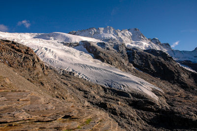 Coupe di Money Glacier and Torre Del Gran San Pietro 3692m