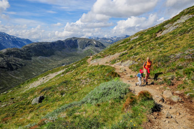 Aneta and Aleksander on Besseggen Trail