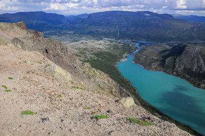Veslefjell ridge at around 1600m and Gjende 984m below
