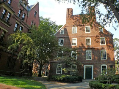 655 oldest building at Harvard.jpg