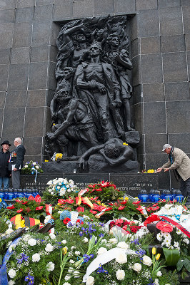 Monument To The Ghetto Heroes