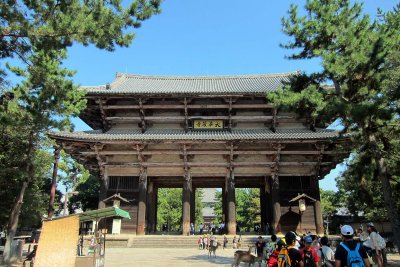 Very old gate of Tōdai-ji