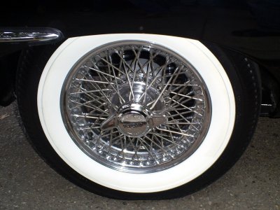 Jaguar E-Type Series I polished spoke wire wheels