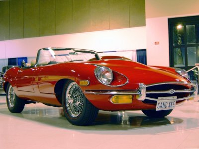 Jaguar E-Type in red
