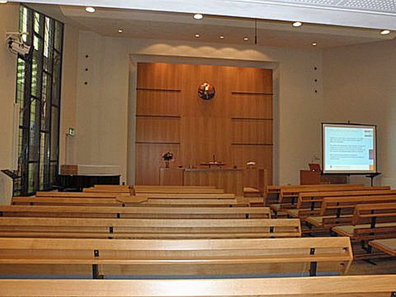 Heerenveen, apostolisch genootschap 12 [004], 2012.jpg