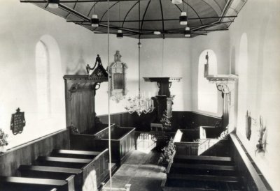 Zweins, NH kerk interieur met preekstoel [038].jpg