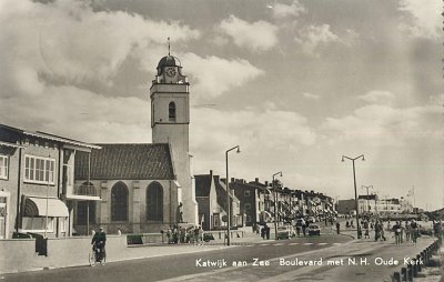 Katwijk aan Zee, NH Oude of Andreaskerk en Boulevard [038], circa 1964.jpg