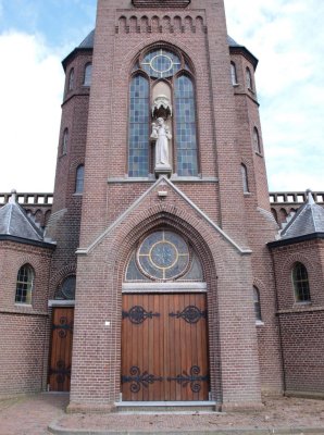 Biest Houtakker, RK st Antonius van Paduakerk 13, 2013.jpg