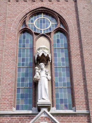 Biest Houtakker, RK st Antonius van Paduakerk 14, 2013.jpg