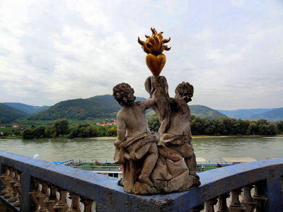 Deux anges veillent sur le Danube