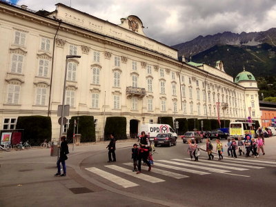 Devant le Palais imprial (Hofburg) de Innsbruck