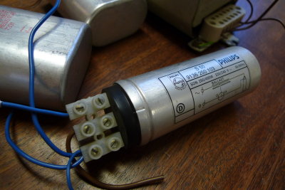 Spectral lamp power supply