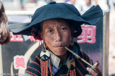 China (Sichuan) - Woman From Bapu Enjoying A Pipe