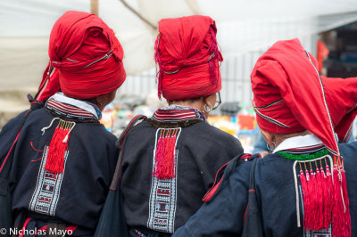 China (Yunnan) - Three Red Yao Women From Reverse