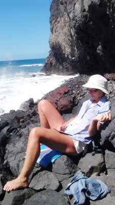 Ruth waits for the tide, Gui-Gui.jpg