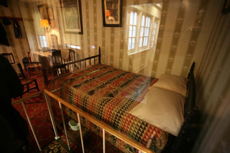 Replica of Lincoln's Death Bed