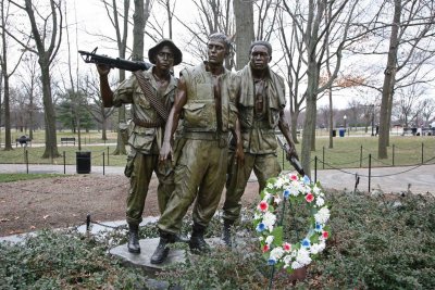 Memorial to the US Soldiers In Vietnam - The Three Servicemen Statue