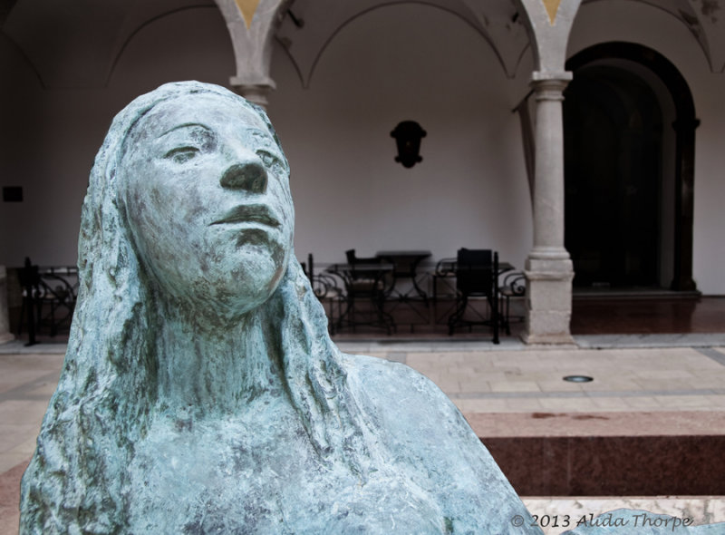lady statue Tavira Portugal