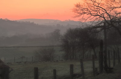 Offa's  Dyke  footpath  sign  at  dawn 