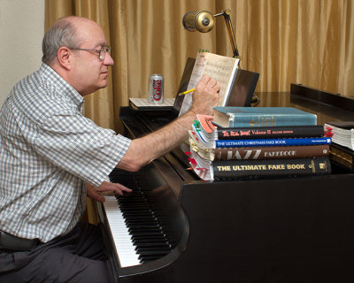 4898-Jerry-at-the-Piano