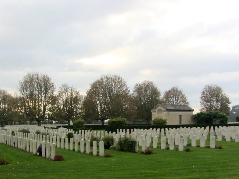 here, more than 4500 British and Commonwealth soldiers were buried...