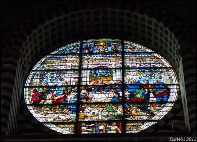 Stained-glass depicting the last supper.
