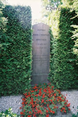 105-H.C. Andersen tomb at Assistens Kirkegard.jpg