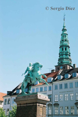10- Estatua en Hojbroplads.jpg