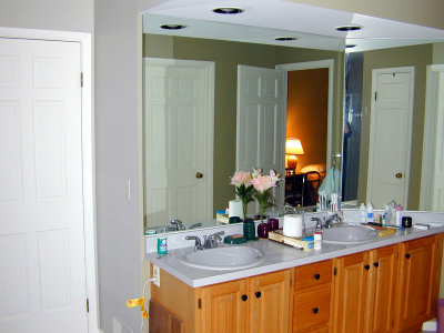 17 Master bathroom.JPG