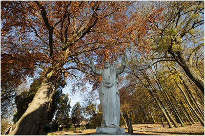 tuin van beeldenmuseum en  de Zwarte Madonna