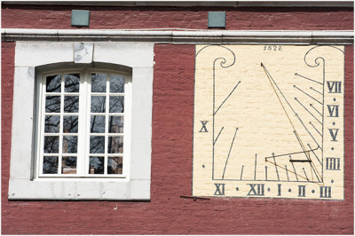 Zonnewijzer kasteel Villain XIIII