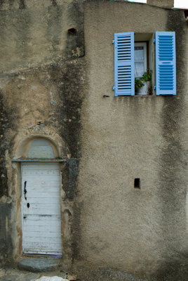 Pigna et ses volets bleus