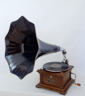 Victor II Phonograph