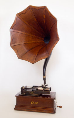 Edison Home Model D with Oak Cygnet Horn