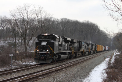 39G at Fairmount park Philadelphia PA on the CSX Trenton sub with PC 1073