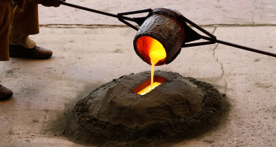 Bronze Pouring at Arcosanti 15573.jpg